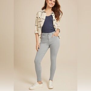 m jeans by maurices™ Large Women’s Curvy High Rise‎ Sky Fall Gray Jegging